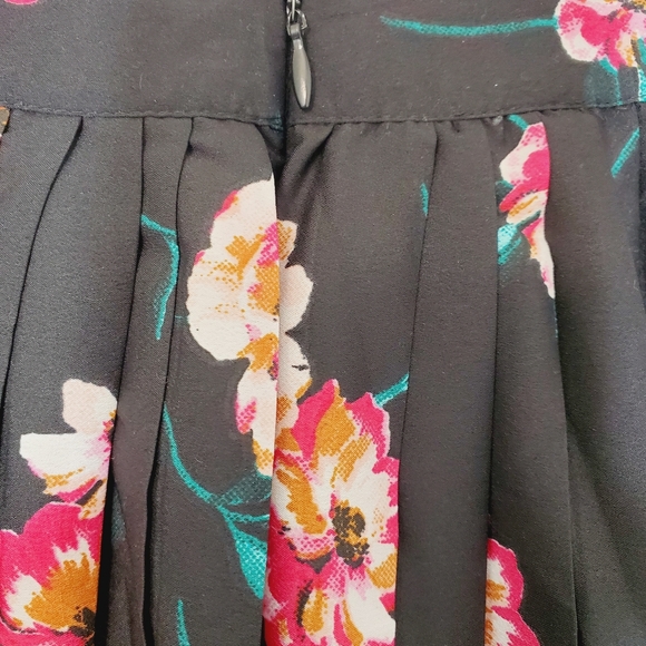 ASOS Wednesday's Girl Pleated Midi Skirt in Vintage Floral🆕️✨️ size Small - Picture 6 of 8